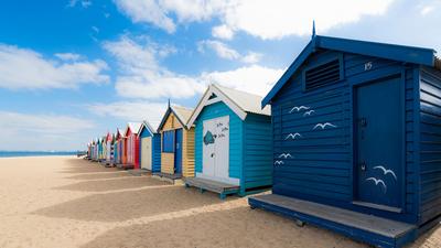 名副其实的“调色板盒子”  |  布莱顿海滩的彩虹小屋，墨尔本，维多利亚州，澳大利亚 (© Prasit photo/Getty Images) - 2024/02/22