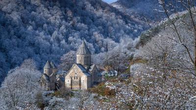 老鹰起舞的地方  |  Haghartsin修道院，迪利扬国家公园，亚美尼亚 (© Alexey Kharitonov/Shutterstock) - 2024/02/23